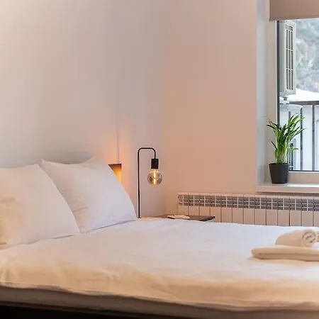 Digital Nomad With Free Gym Pass And Office Setup 아파트 *