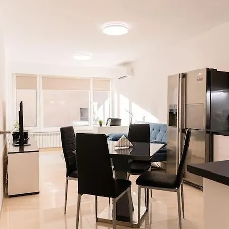 Apartman Digital Nomad With Free Gym Pass And Office Setup Szófia