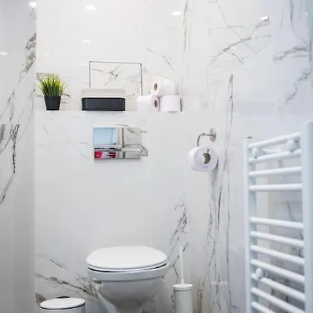 Digital Nomad With Free Gym Pass And Office Setup Apartman Szófia