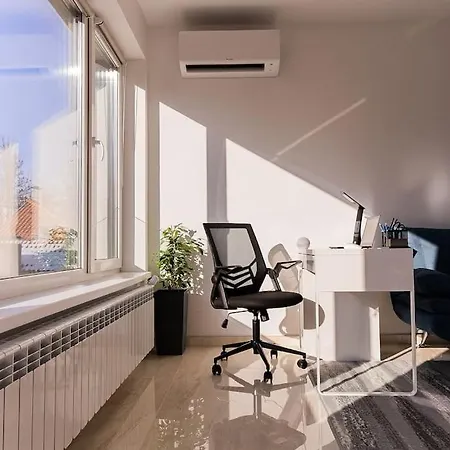Digital Nomad With Free Gym Pass And Office Setup Apartamento