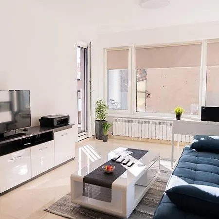 Digital Nomad With Free Gym Pass And Office Setup Apartman Szófia