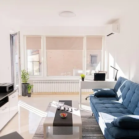 Digital Nomad With Free Gym Pass And Office Setup * סופיה