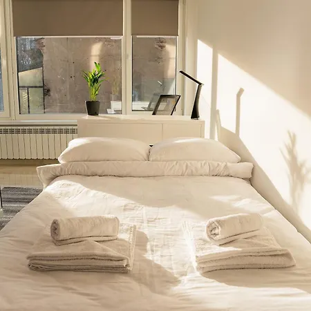 Digital Nomad With Free Gym Pass And Office Setup דירה