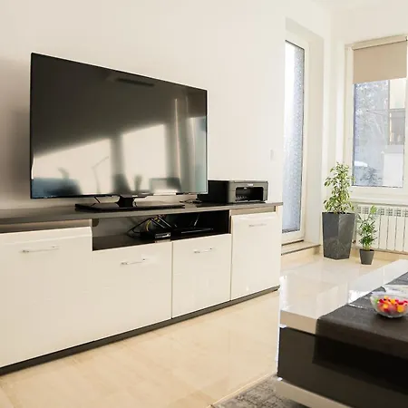 Digital Nomad With Free Gym Pass And Office Setup Lägenhet Sofia