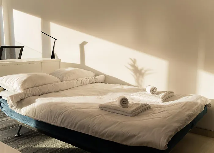 Digital Nomad With Free Gym Pass And Office Setup סופיה